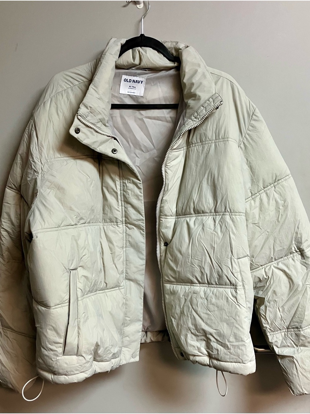 Old Navy Women's Light Cream Puffer Jacket